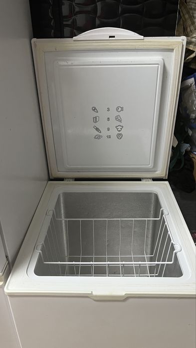 Arca Horizontal Kunft KCF2617 – Excelente Estado!