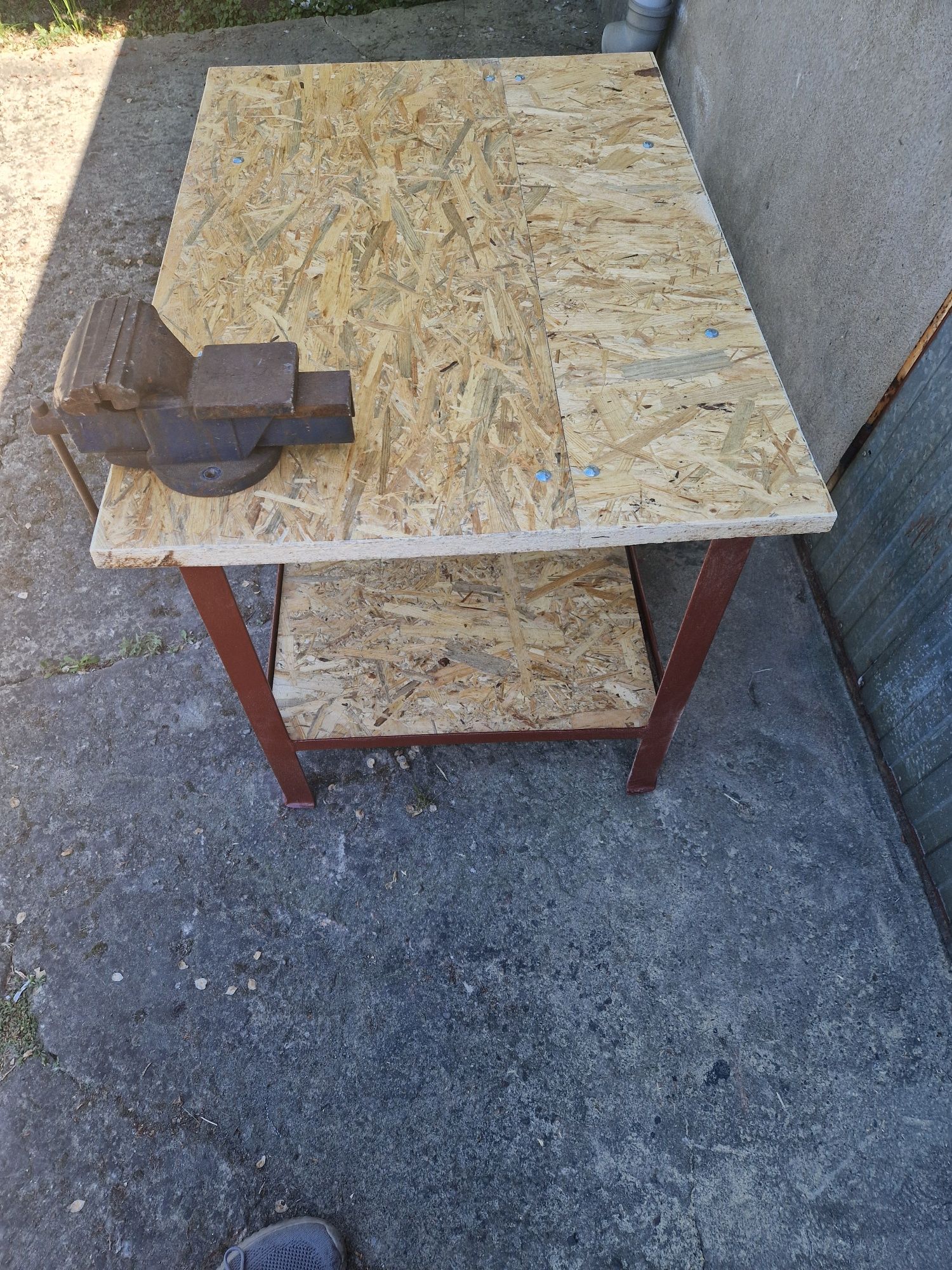 Stół garażowy z imadłem