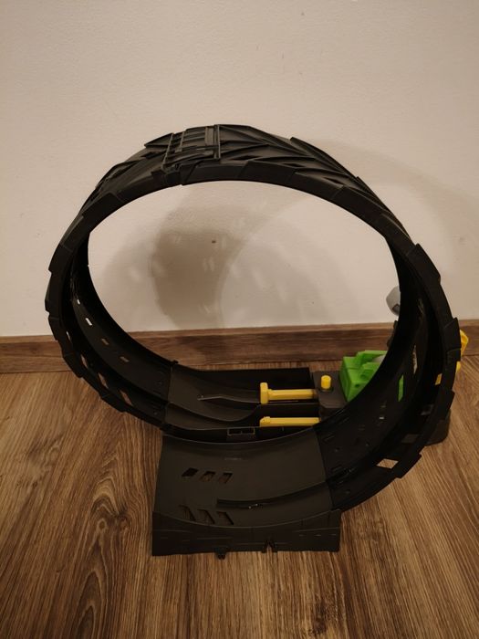 Tor hot wheels petla monster