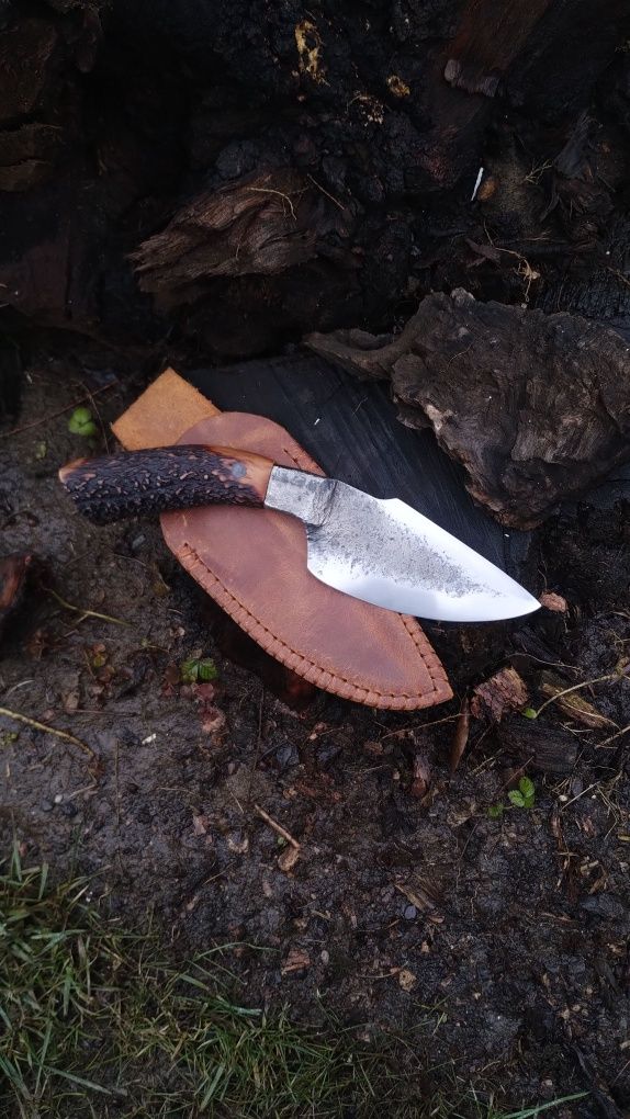 Ręcznie wykuty nóż myśliwski integralny/ knifemaking