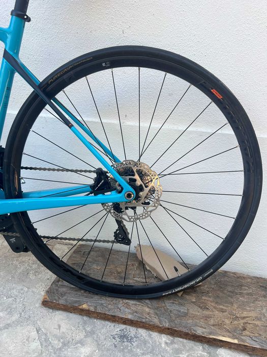 Bicicleta de estrada CUBE Attain Race Disc – como nova