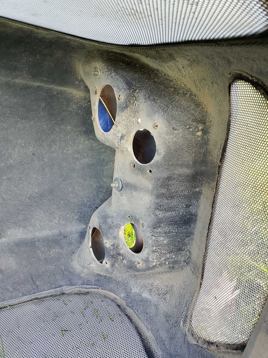 Maska do Farmtrac 690dtn, uszkodzona