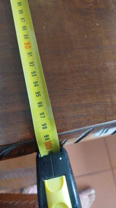 Mesa com 8 cadeiras em pele