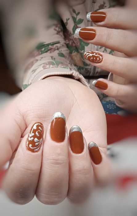 Послуги манікюру та педикюру