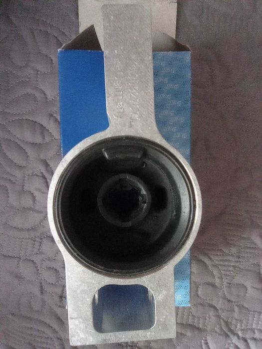 2x Tuleje wahacza SWAG PRZÓD L+P do AUDI, SEAT, SKODA, VW A3, A3 8P