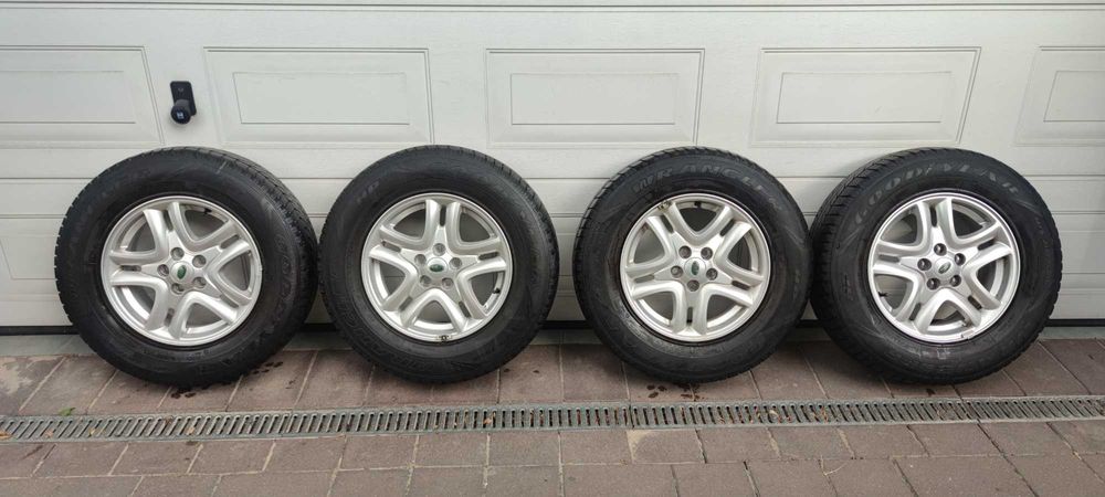 Komplet oryginalnych felg aluminiowych z oponami Wrangler 215/75/r16