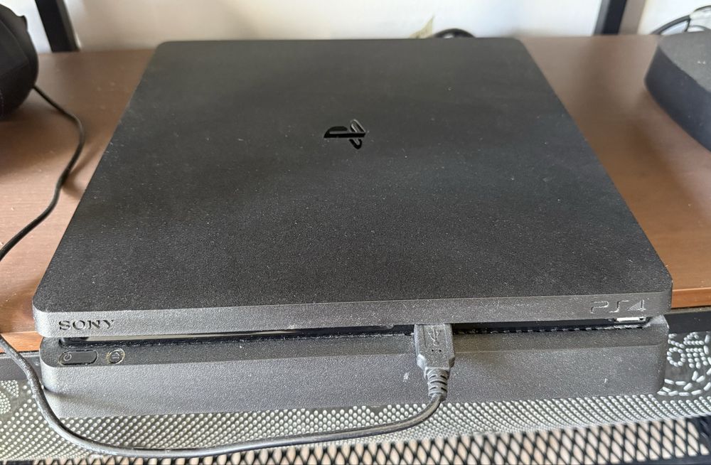 Ps4 slim 500Gb mais jogos e acessorios