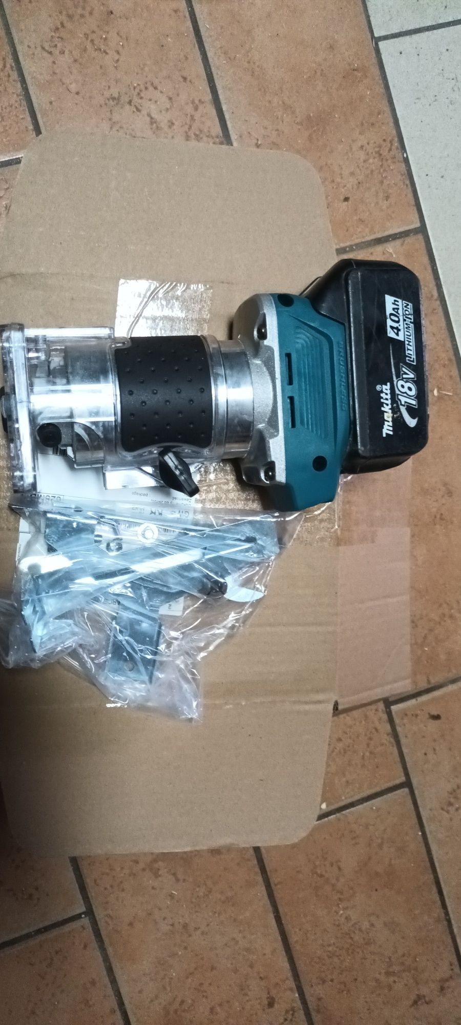 Frezarka przystosowana do baterii makita 18v