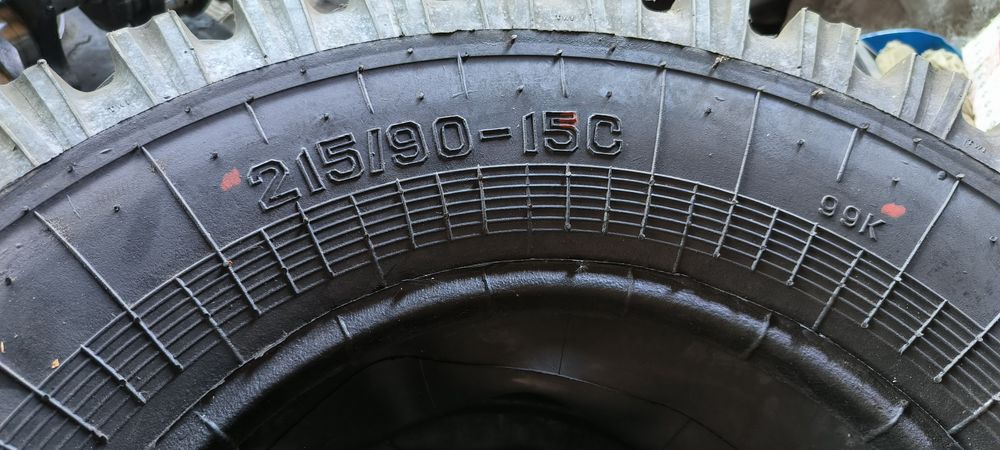 Продам 4 нові шини 215 90 15c ( Я-245-1)