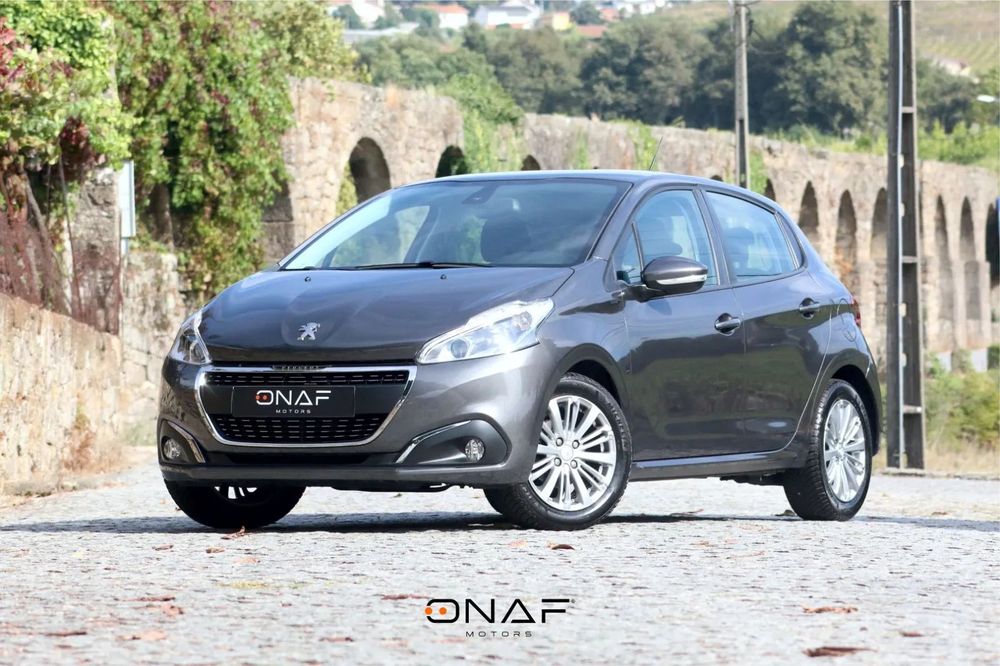 Peugeot 208 PureTech 82 Stop & Start Signature