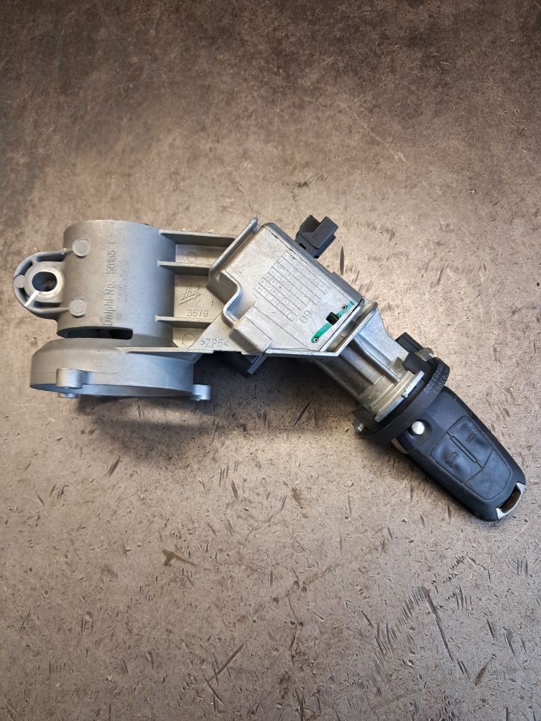 Stacyjka z kluczykiem Delphi Opel Corsa D  Rok 2009 benxynz 1.0 12v