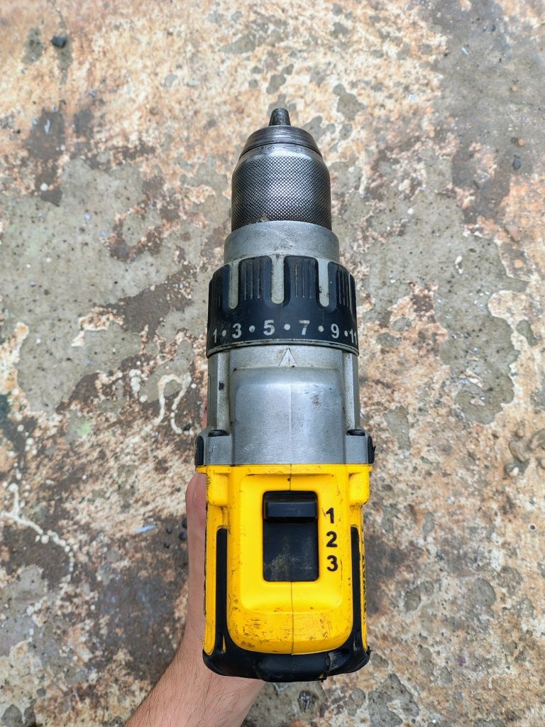 Wiertarko-wkrętarka akumulatorowa z udarem 18v DeWalt DCD996