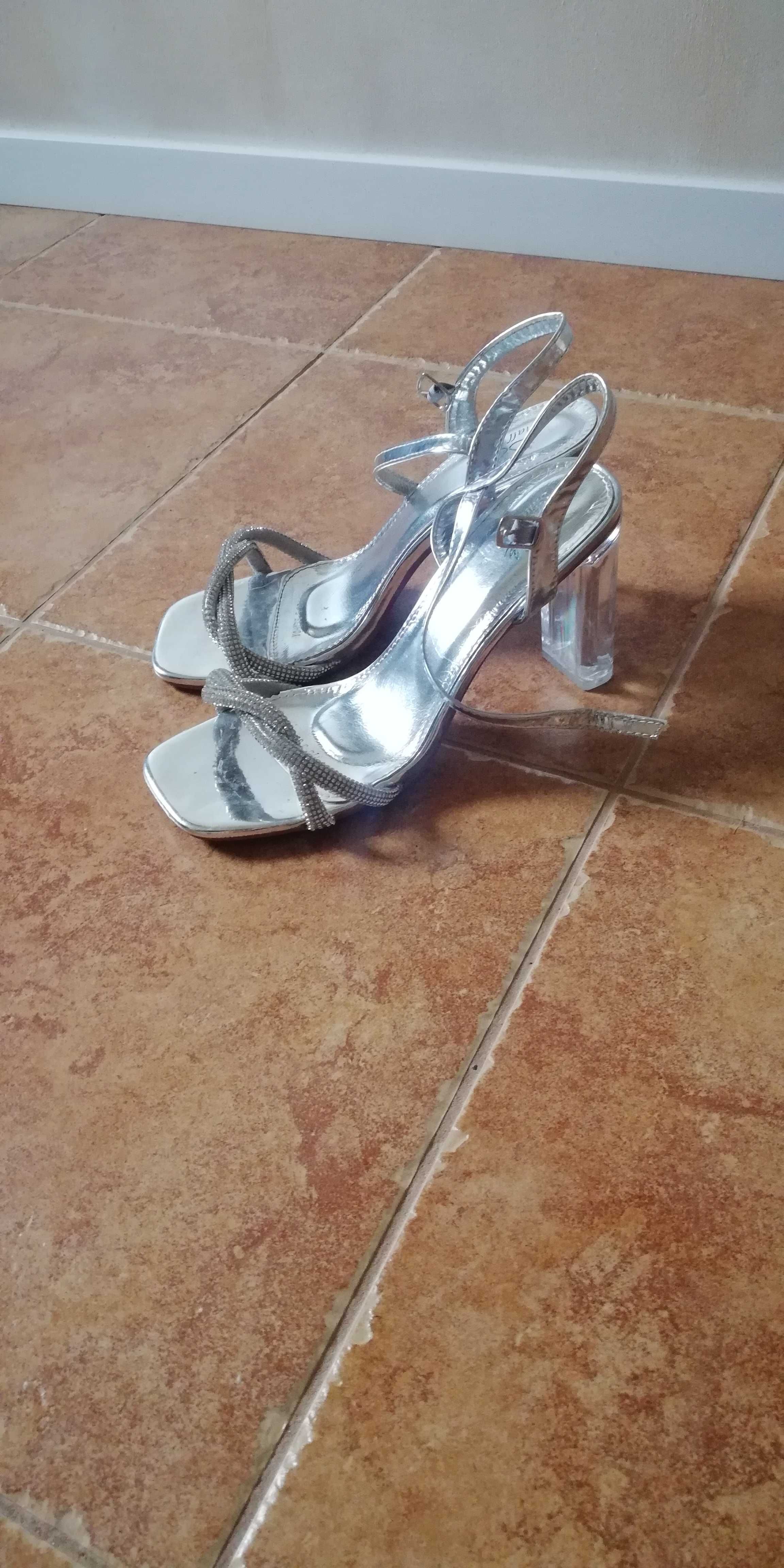 Sandały srebrne eleganckie 39