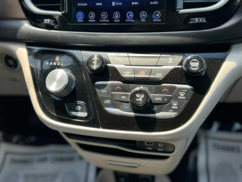 Chrysler Pacifica Touring L      2017