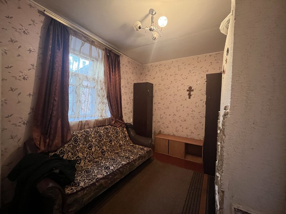 Продаж двокімнатної квартири в центрі міста.