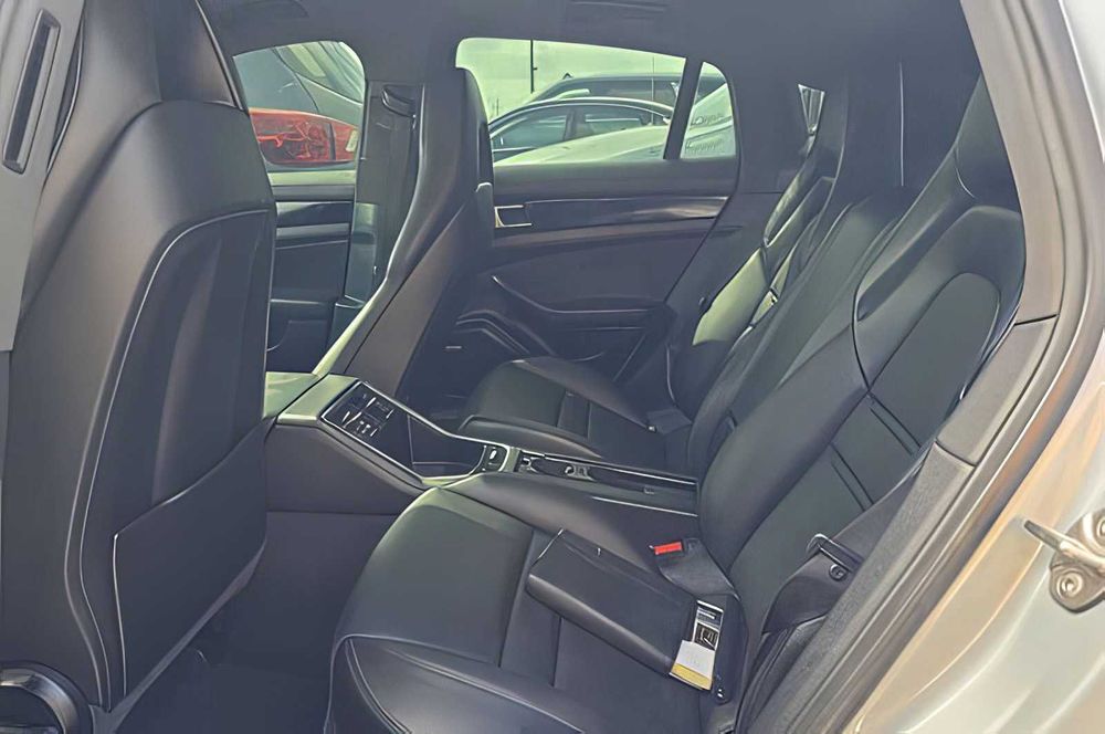 Porsche Panamera      2018