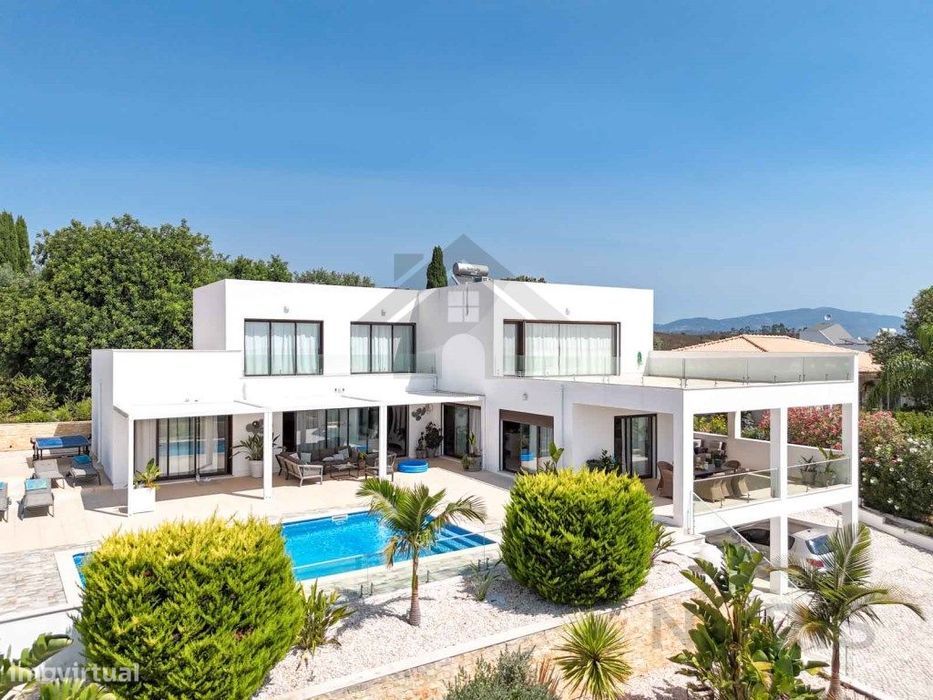 Moradia de Luxo com Piscina para venda no Monte Canelas