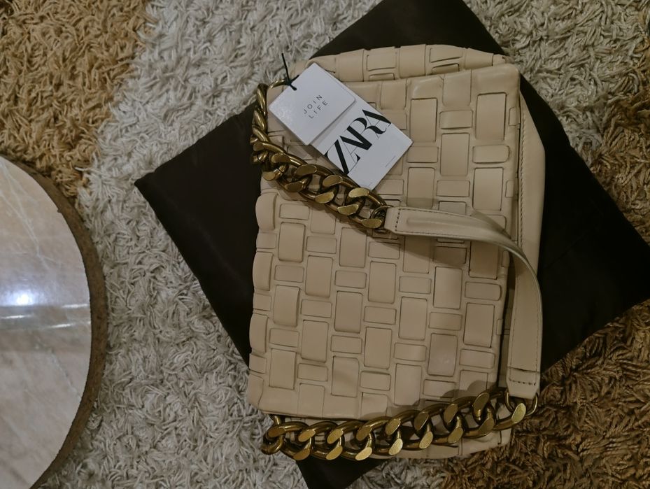 Жіноча шкіряна сумка бежевого кольору