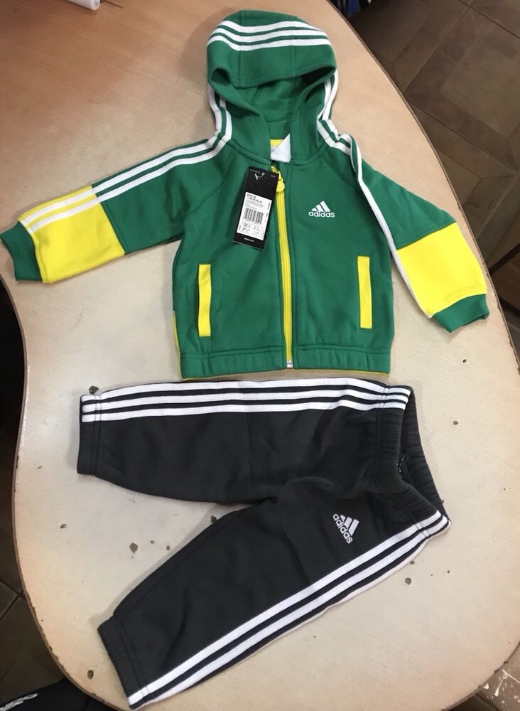 Продам дитячий спортивний костюм adidas performance