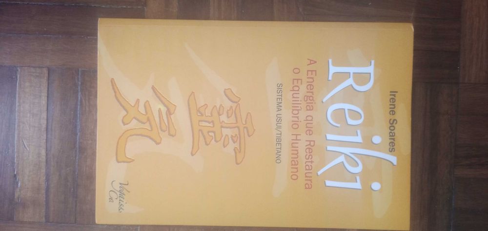 Vários livros 4€  e 3€ para desocupar gaia