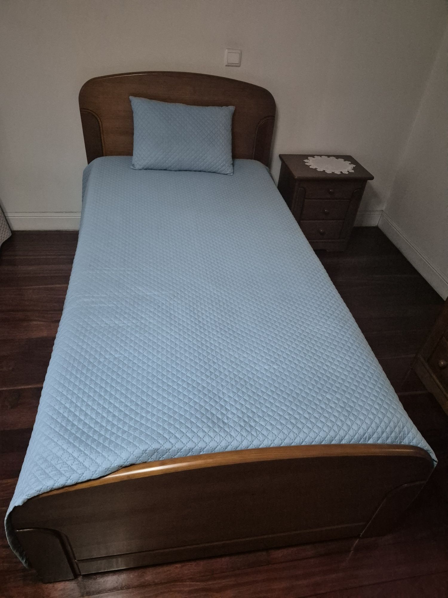 2 Camas completas de solteiro com 4 gavetas