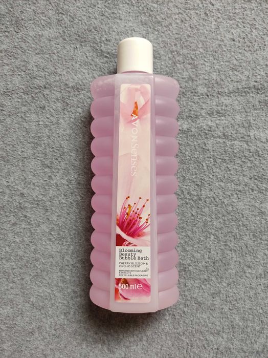 Płyn do kąpieli Blooming Beauty Avon Senses 500 ml