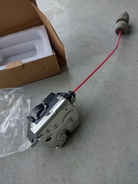 Zamek klapy Mercedes ML 50cm