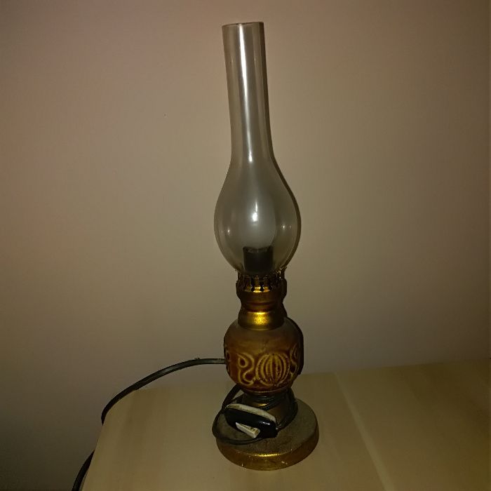 lampka w kształcie lampy naftowej
