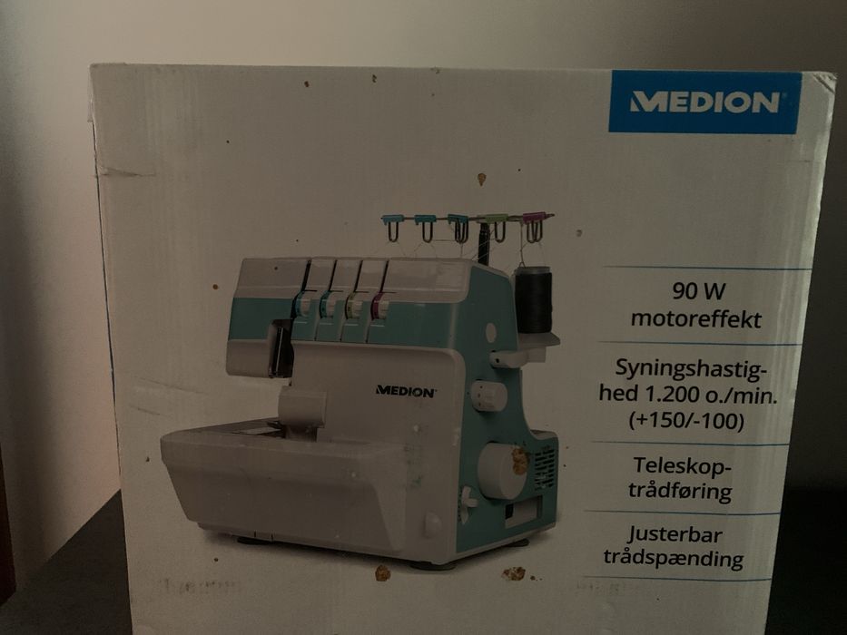 Maquina de costura, nunca foi aberta