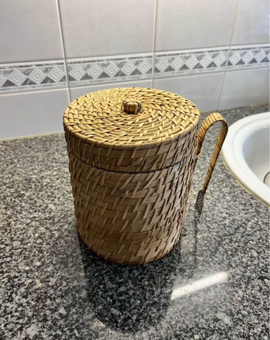 Balde de gelo em esteira