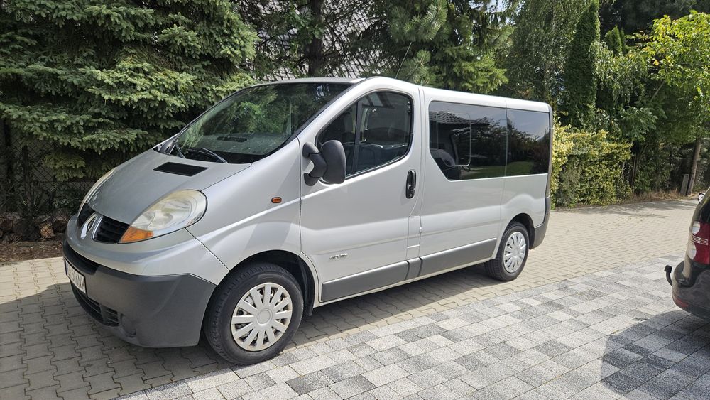 Renault Trafic 2.0 DCI 115KM 9 osobowy