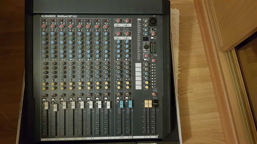 Mesa de mistura Allen & Heath, MixWizard WZ4 12:2 + case da Santosom