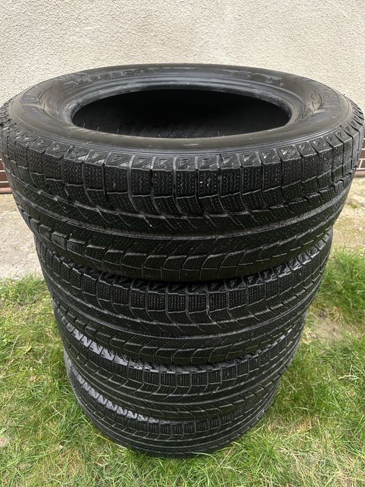 Продам зимову резину у дуже гарному стані. 235/60 R18 MISHELIN