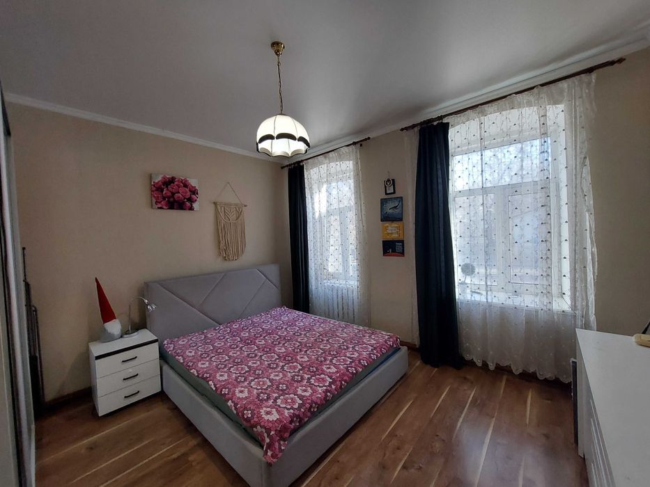 У продажу 2-кімнатна квартира в центрі Одеси на Манежній.