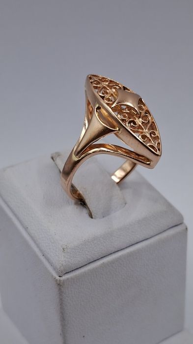 Золота каблучка 583