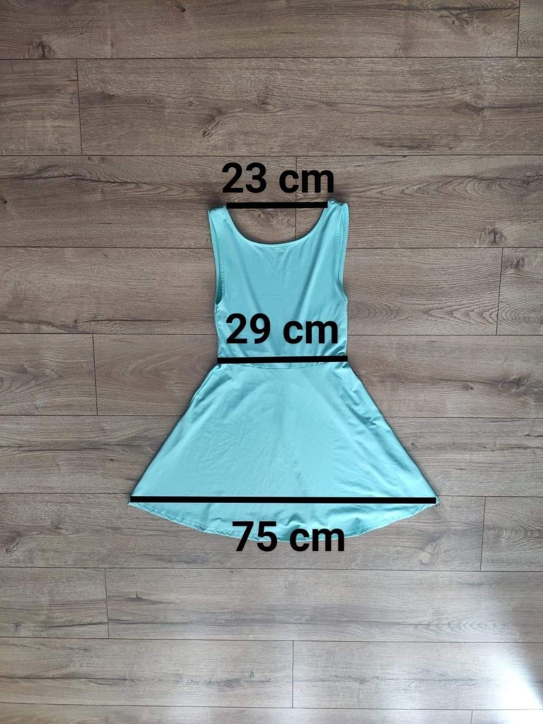 Wygodna letnia sukienka marki H&M