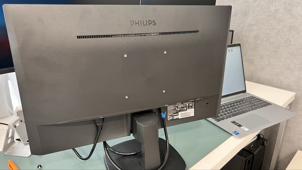 Монітор Philips 243V7QDAB/00 (1.5 років у використанні)