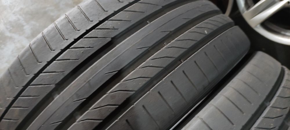 Pneus 265/40/21 continental usados