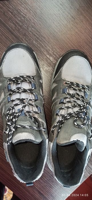 Продам кроссовки 40 размера мужские.