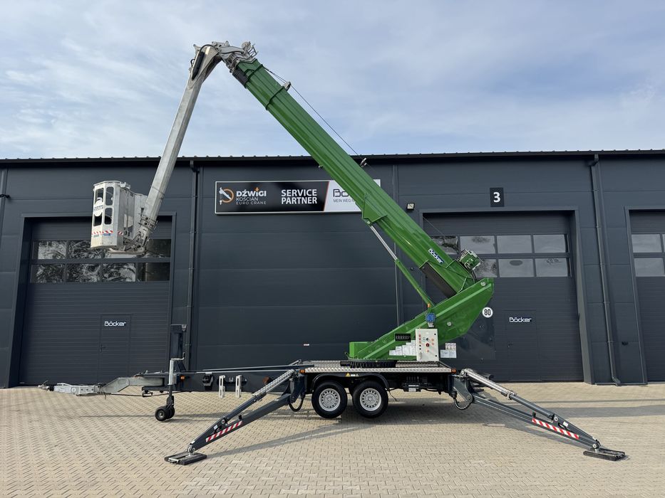 Dźwig dekarski Böcker 36/2400 z podestem żuraw ciesielski