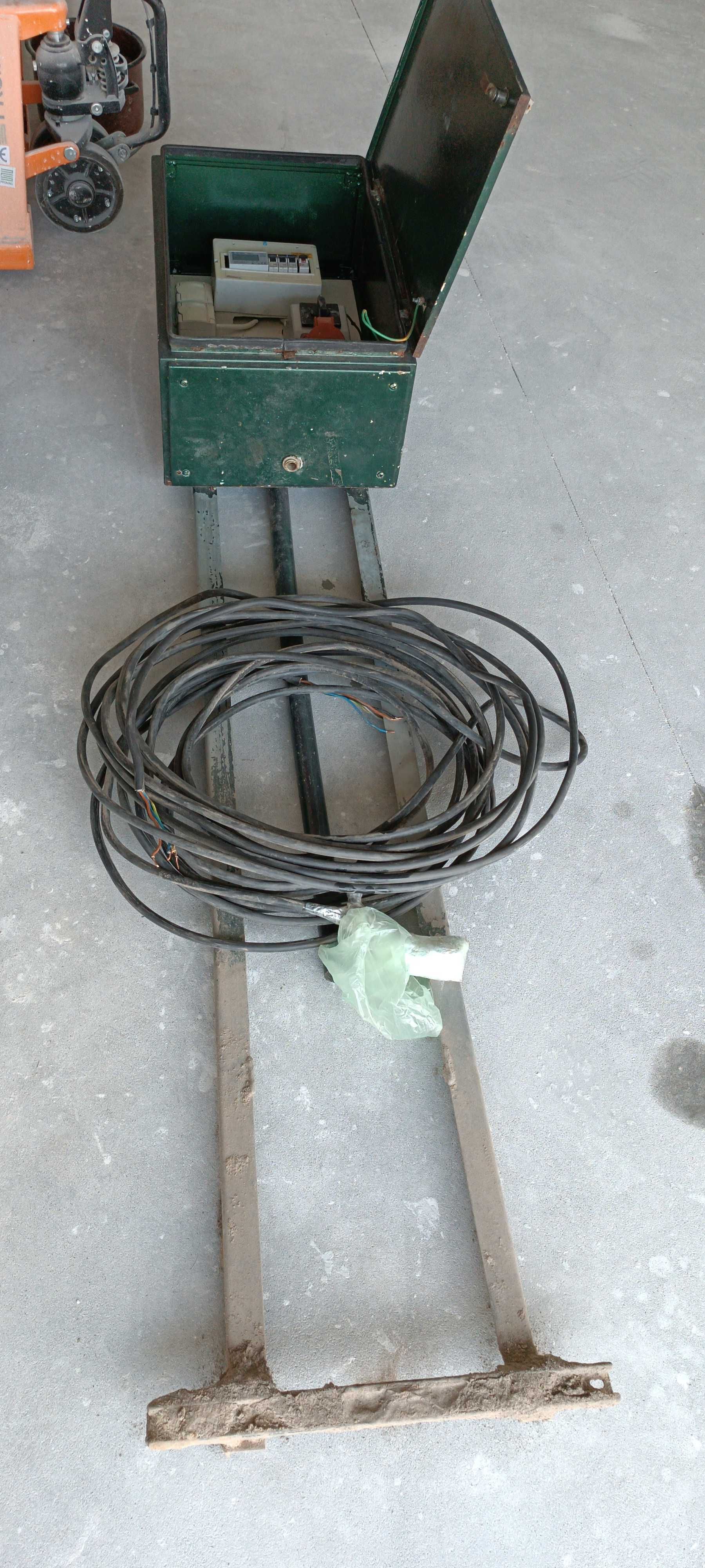 skrzynka budowlana elektryczna licznik, kabel, bezpieczniki, szczelna