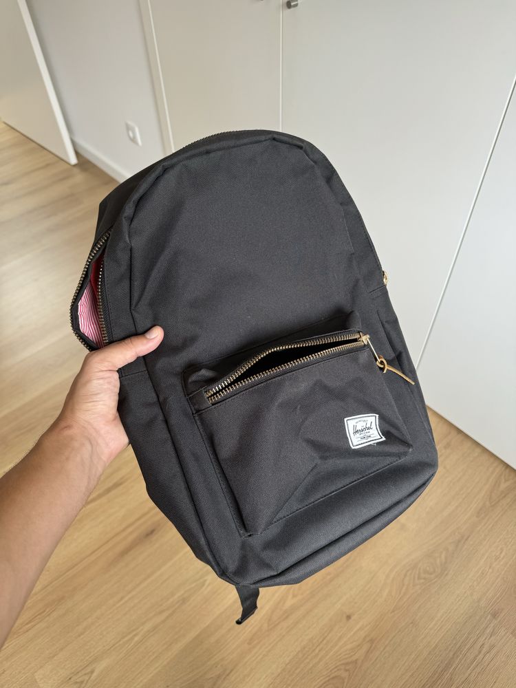 Mochila Hershel Preta
