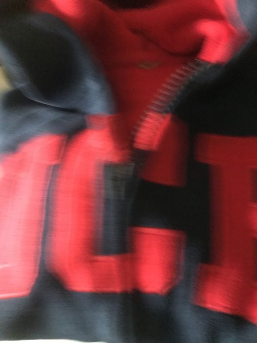 Camisolas e casacos c capuz