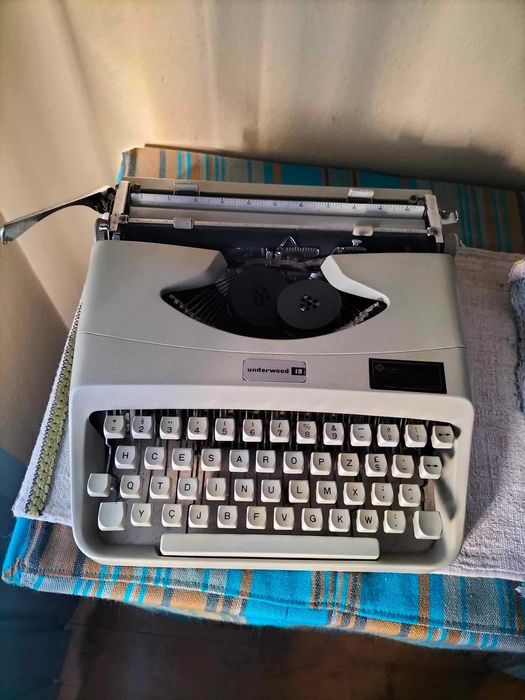 Máquina de escrever antiga