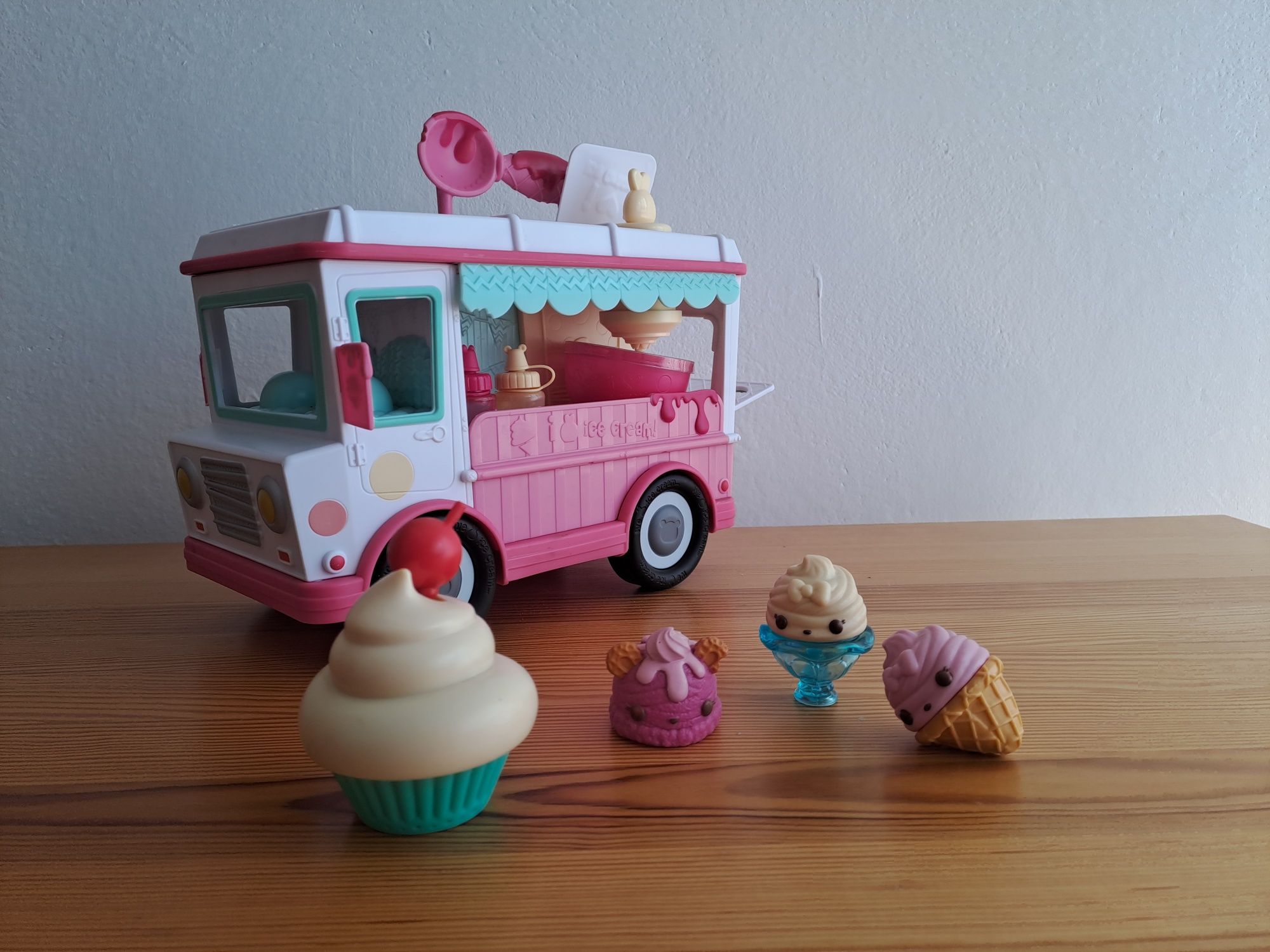 Samochodzik NUM NOMS