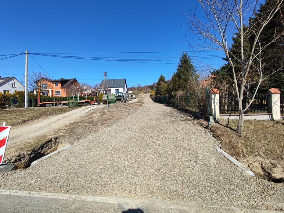 Budowa wjazdów dróg, wykopy pod piwnice fundamenty wyburzenia