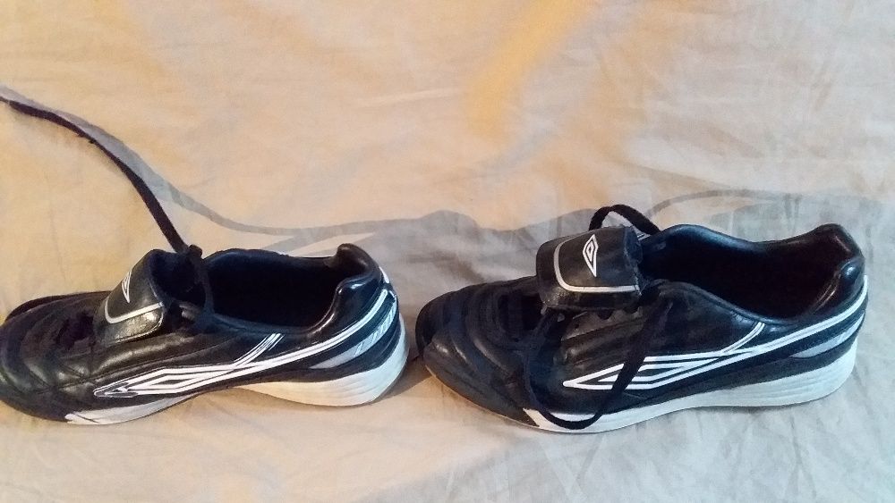 Кросівки  adidas-39,5/25,5;umbro-41/25,5;nike running-42/27