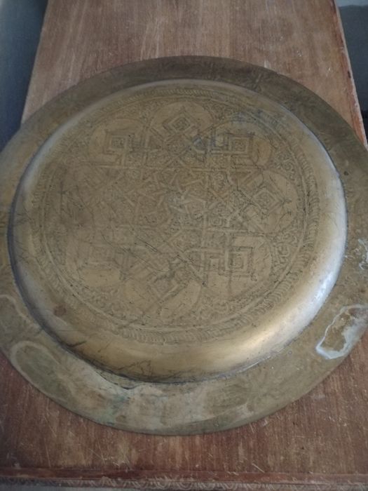 Prato de latão antigo