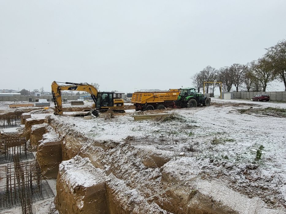 Wykopy pod fundamenty prace ziemne zasypka piaskiem