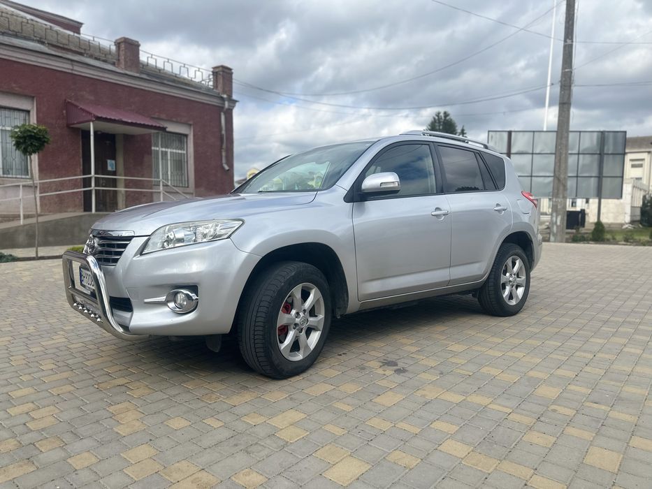 Toyota rav4  2011